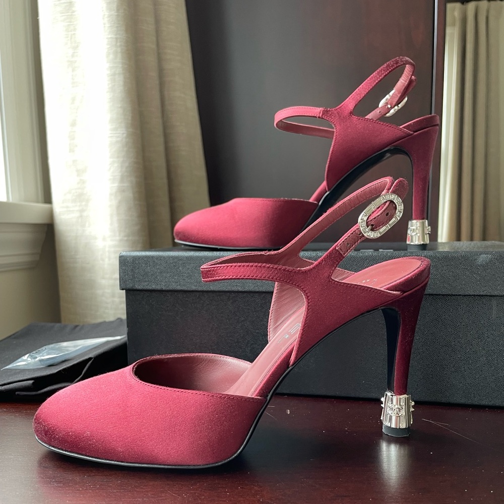 ❌SOLD❌Authentic Chanel Satin Heels w. Crystal Detail